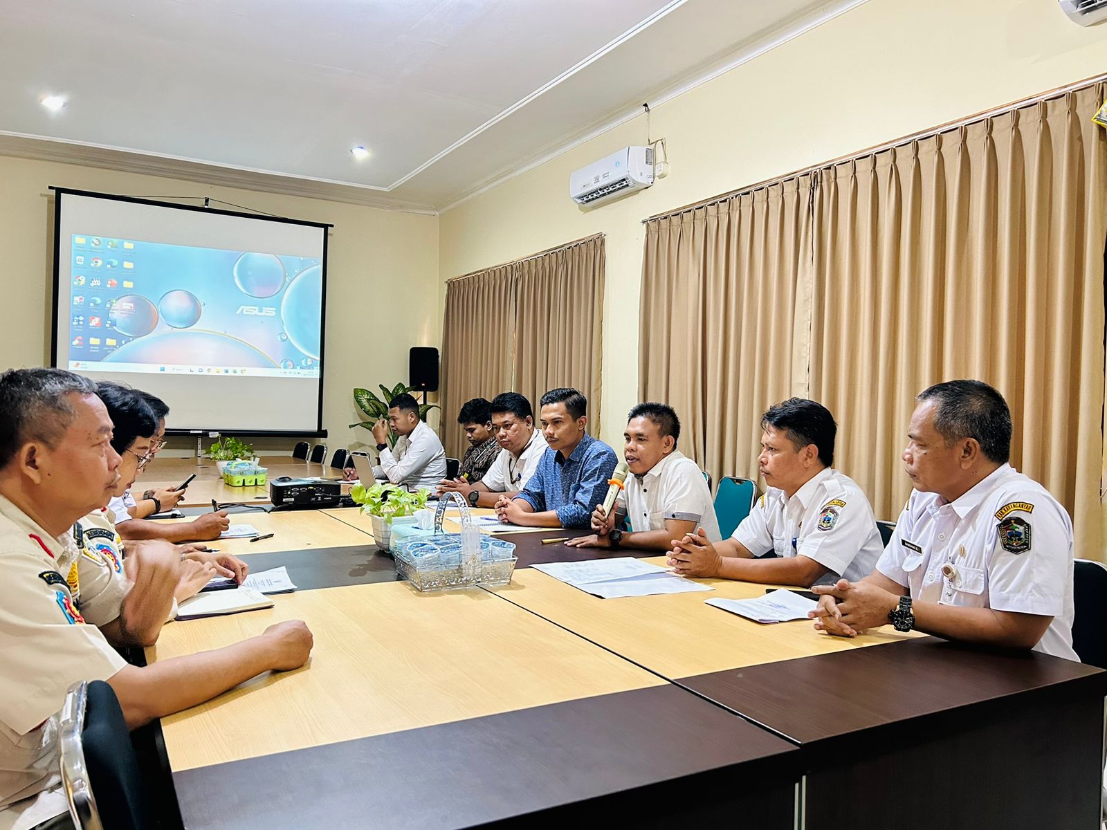 Rapat Koordinasi Bawaslu Karanganyar dengan pihak terkait dalam persiapan penertiban APS yang melanggar