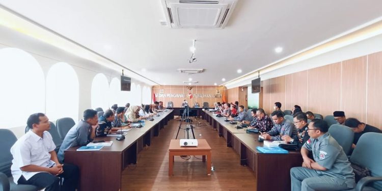 Penyampaian Laporan Akhir Pengawasan Pencalonan Anggota DPRD Kab Karanganyar