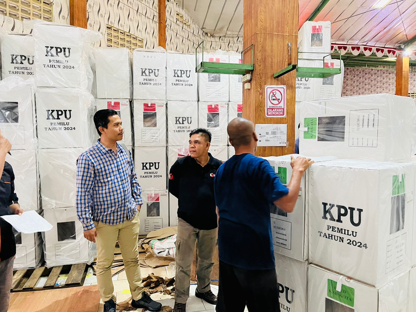 Bawaslu Karanganyar Awasi Distribusi Logistik Pemilu 2024