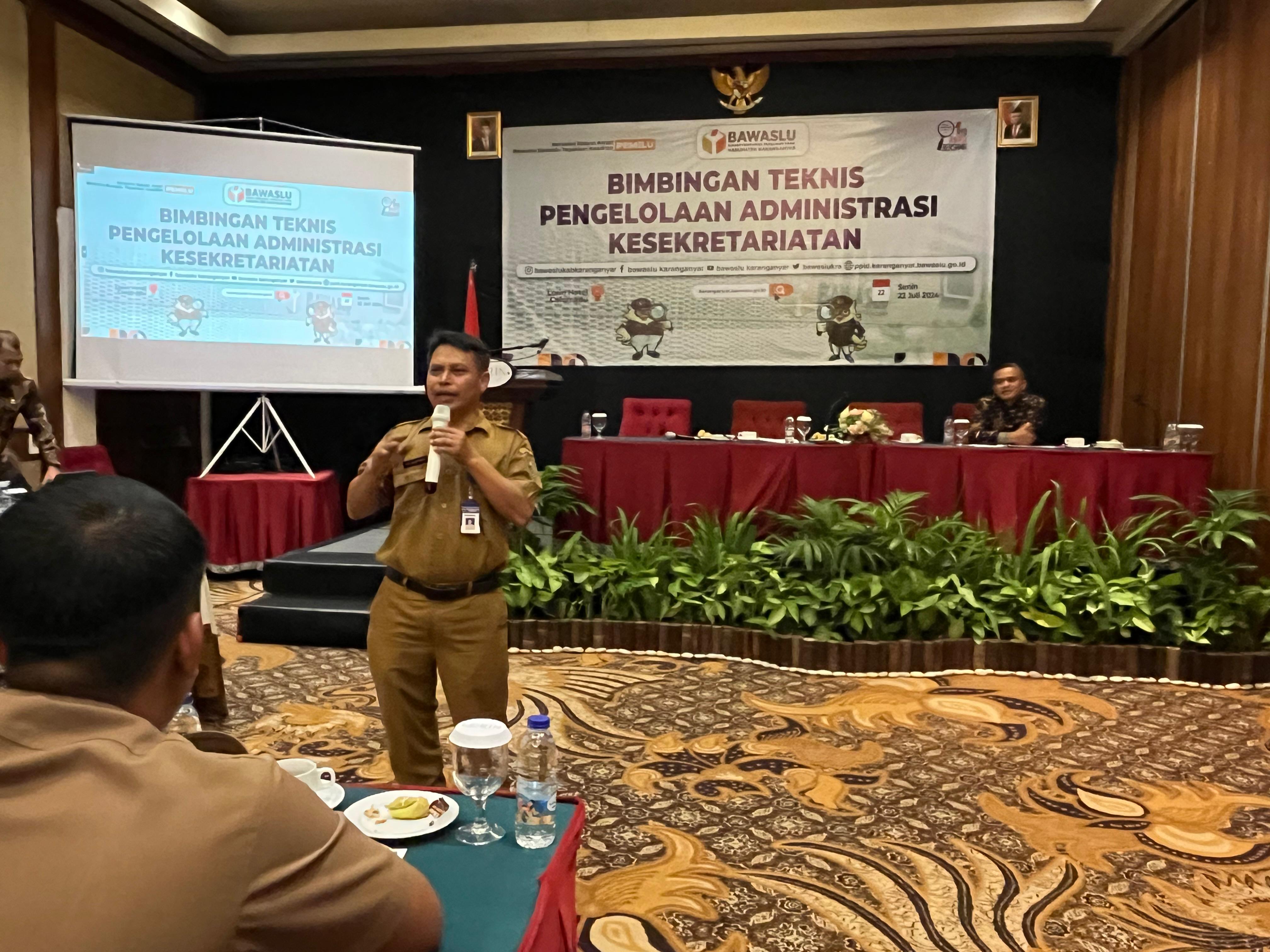 Bawaslu Karanganyar Bimbing Pengelolaan Administrasi Kesekretariatan Panwascam