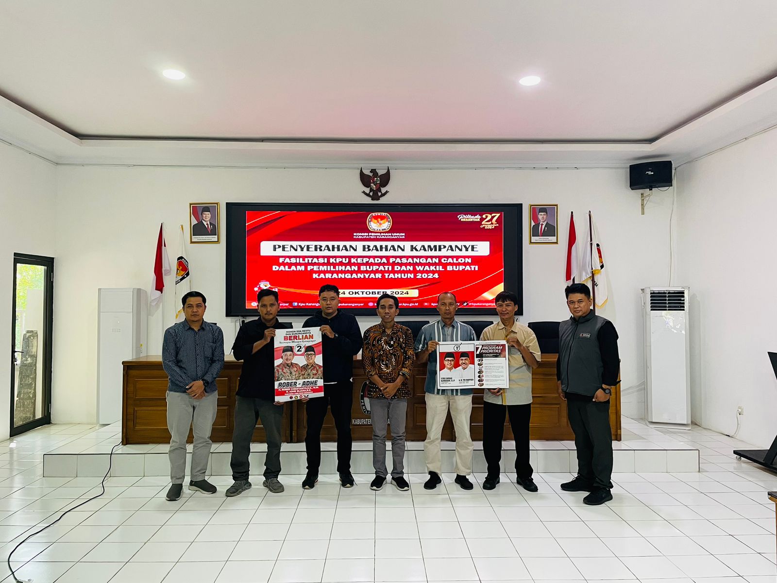 Bawaslu Karanganyar Hadiri Penyerahan Bahan Kampanye Oleh KPU