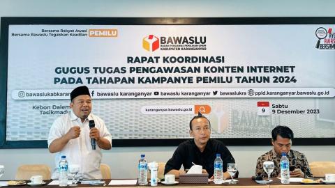 Sarbini Menyampaikan materi terkait Menavigasi Informasi Digital