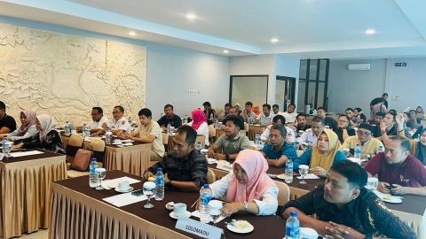 Korsek Panwas Kecamatan, bendahara, dan staf keuangan