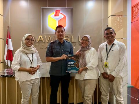 Bawaslu Karanganyar Serahkan Laporan Kinerja Divisi Hukum Bawaslu RI dan Jateng 