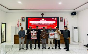 Bawaslu Karanganyar Hadiri Penyerahan Bahan Kampanye Oleh KPU